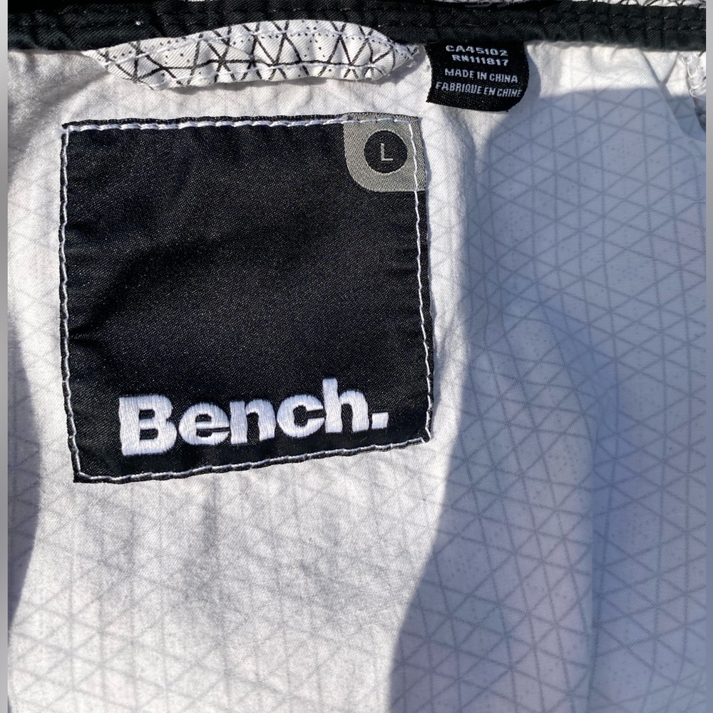 Bench Women’s Size Medium White and Black Jacket - Picture 3 of 7